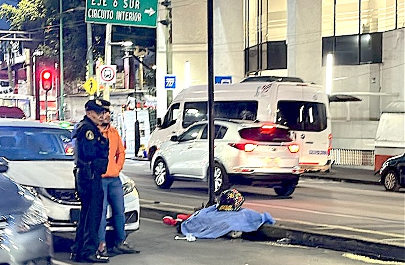 ÚLTIMA HORA. Motociclista cae sin vida sobre la avenida; le dio un infarto fulminante
