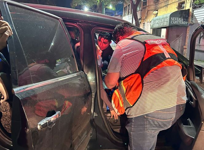 FATAL: Conductores se pasan el alto, chocan y matan a un peatón