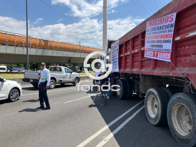 ÚLTIMA HORA: Choferes cierran vialidad y provocan caos; intentan presionar a autoridades para que liberen a detenidos
