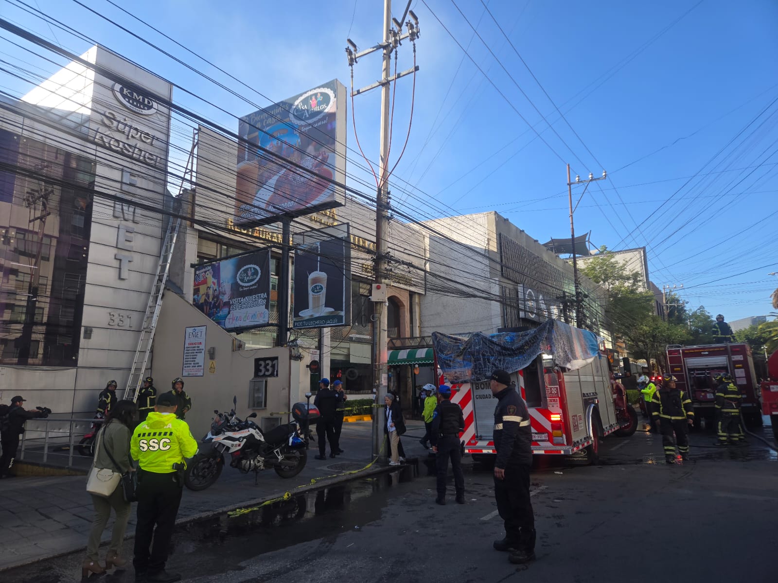 ALERTA: Fuego desata movilización de bomberos en ‘La Casa de los Abuelos’