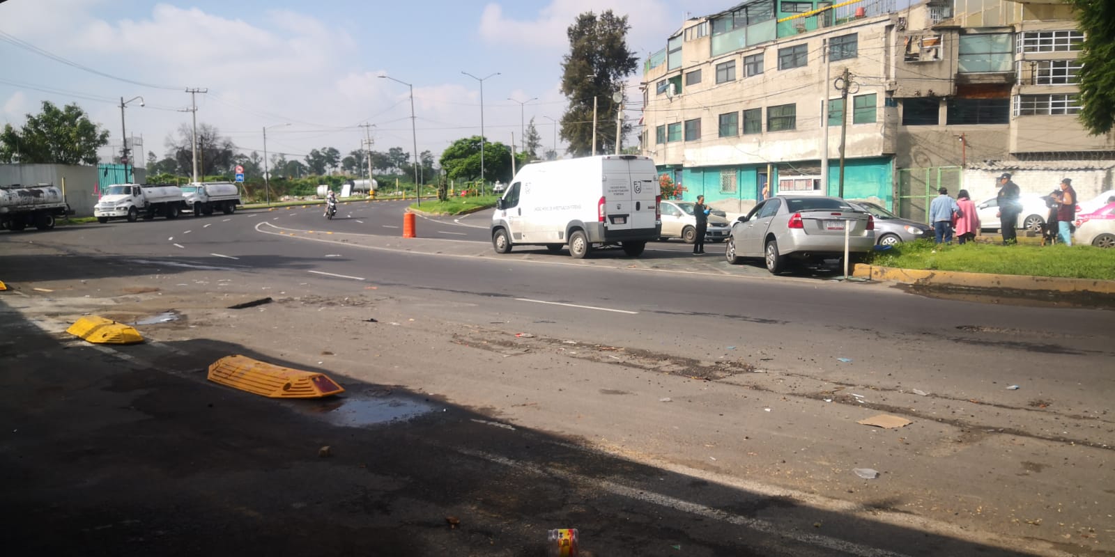 TERRIBLE: Conductor choca contra un camellón y termina sin vida