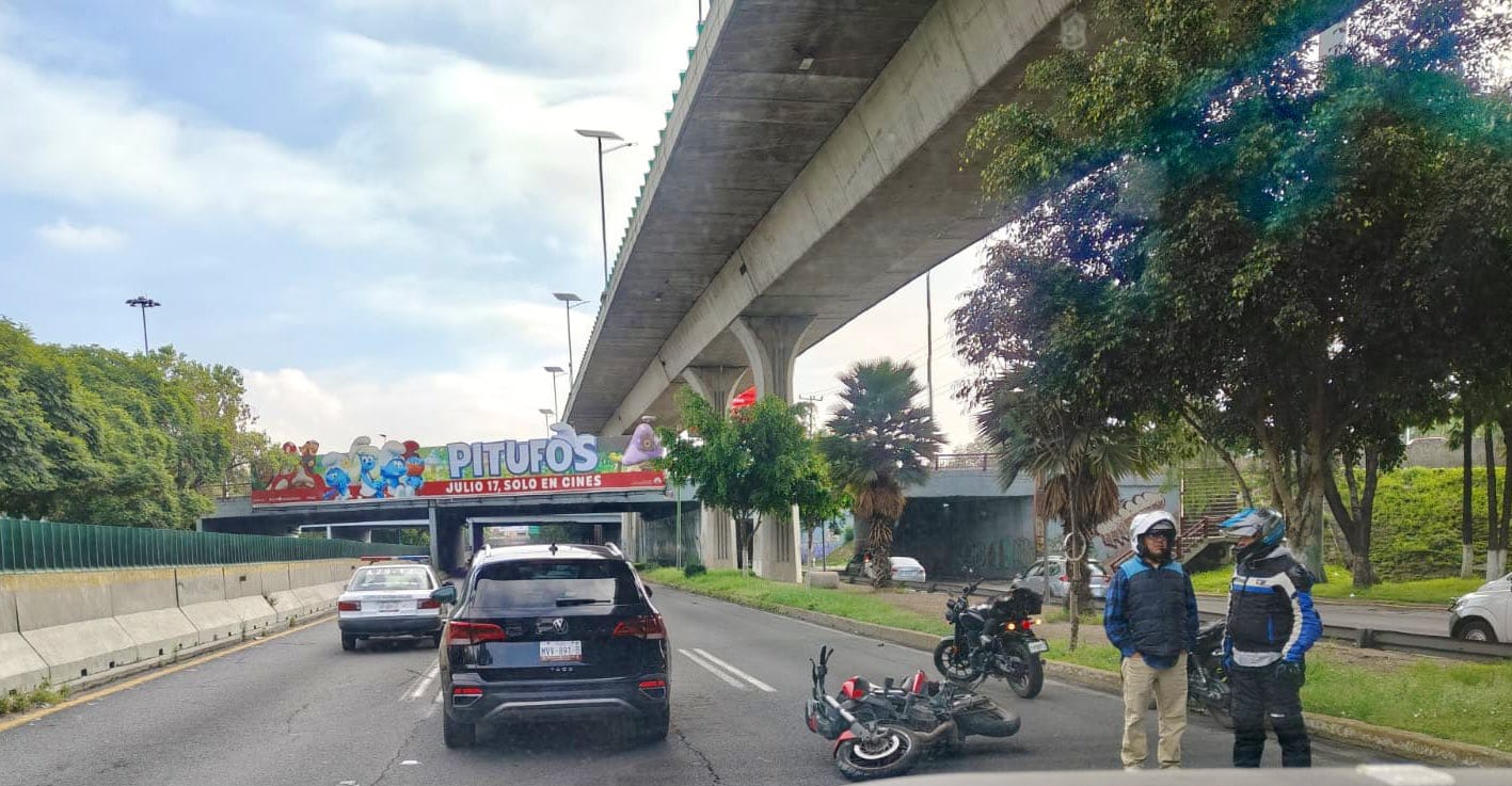TERRIBLE: Caído en 15 de septiembre; motociclista muere al derrapar en carriles de alta