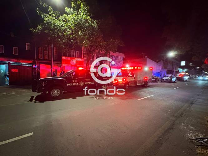 PERSECUCIÓN: Asaltan Oxxo, se llevan alcohol, cigarros y galletas; uno termina baleado