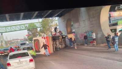 ACCIDENTE: Chofer de camión de pasajeros iba a toda velocidad y ocasionó un desastre