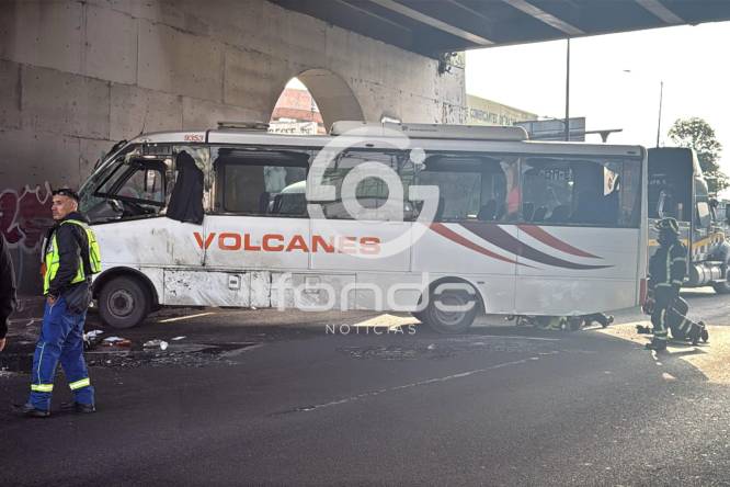 VIDEO. ‘No se vale’; chofer de autobús a exceso de velocidad ocasiona grave accidente