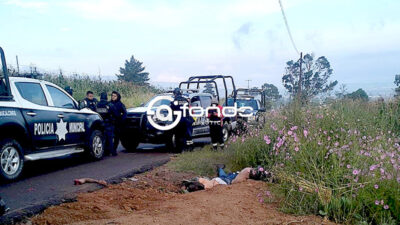 TERROR. Dejan dos cuerpos semidesnudos a la orilla de un camino en el Estado de México