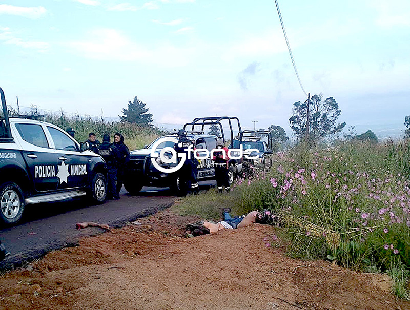 TERROR. Dejan dos cuerpos semidesnudos a la orilla de un camino en el Estado de México