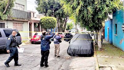 MACABRO. Abandonan un Mazda con el cuerpo de un joven asesinado en la cajuela