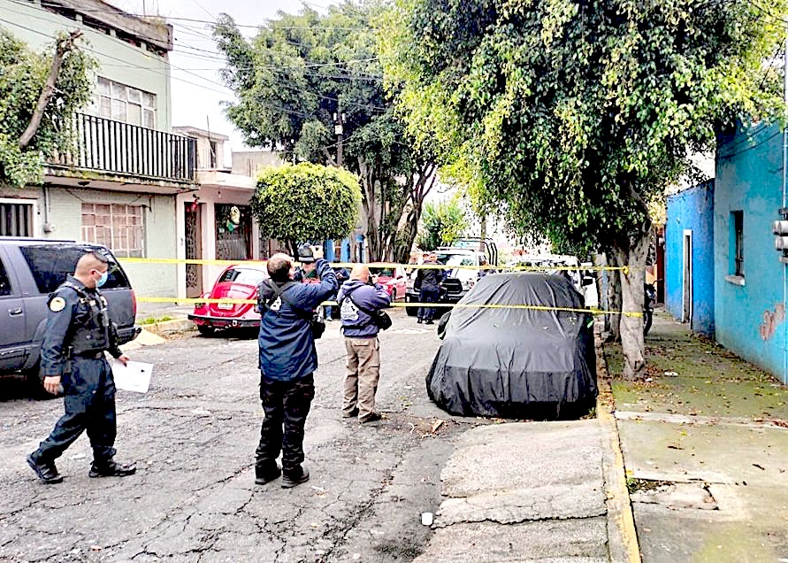 MACABRO. Abandonan un Mazda con el cuerpo de un joven asesinado en la cajuela