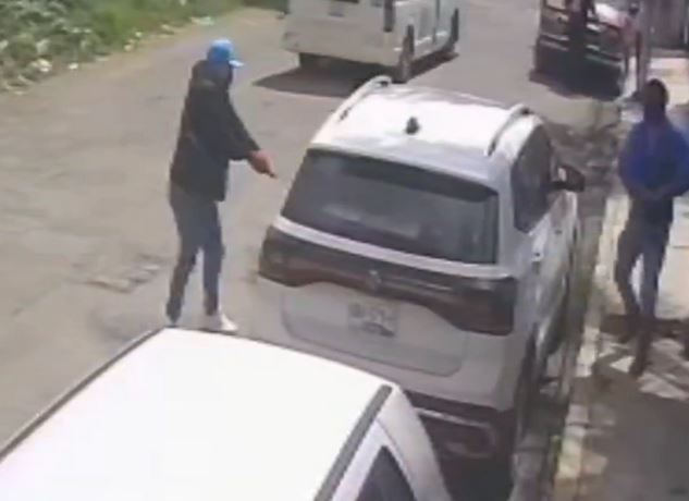 VIDEO: Ellos sacaron 300 mil pesos del banco; los asaltantes ya sabían cuánto llevaban