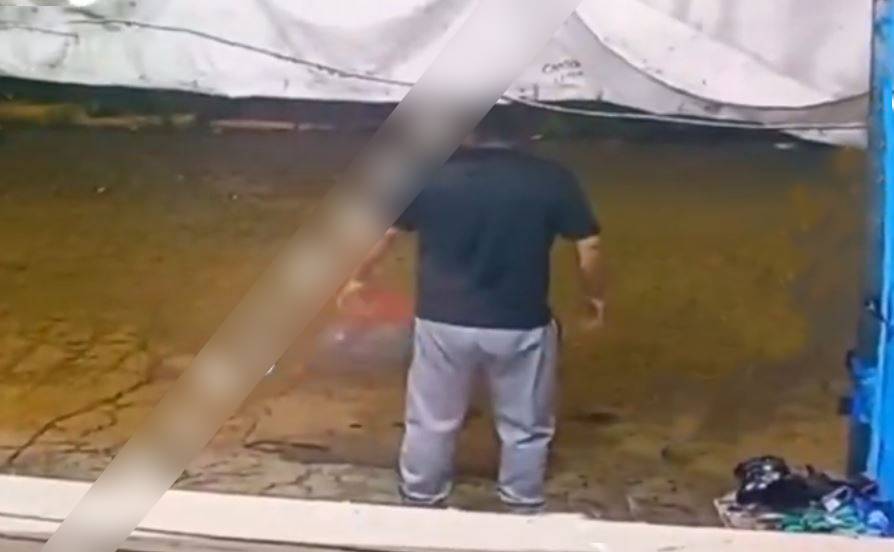 VIDEO: ‘¡Cámara p…!’; asaltantes en moto disparan en un local de maquinitas