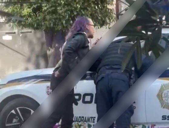 VIDEO: ‘¿No que muy v…?’; mujer patea, insulta y amenaza a un policía