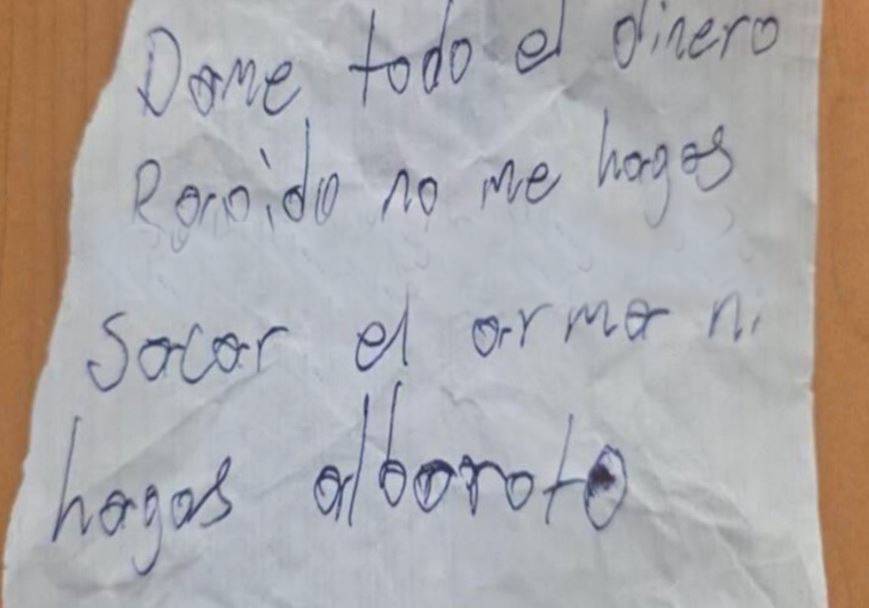 ALERTA: ‘No hagas alboroto’; asaltante entrega notas a empleados de Coppel y Oxxo