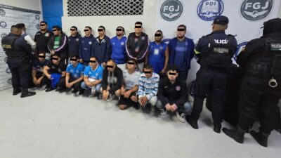 SALVAJES: ‘Barristas’ del Cruz Azul dan golpiza a un hombre, ellos eran 17