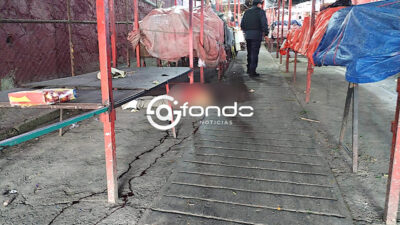 TERRIBLE. Balacera en un mercado; hombre queda muerto entre puestos y comerciantes