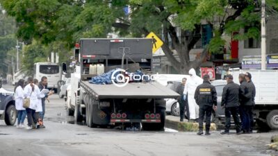 TRAGEDIA. Amelí y Nathan eran hermanitos; esperaban a su papá afuera de un banco y murieron arrollados por una grúa