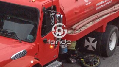 TRAGEDIA. Juntos hasta el fin; pareja de motociclistas mueren arrollados por una pipa