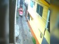 VIDEO. Taxista intenta matar a vecinos porque le pidieron que moviera su carro