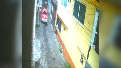 VIDEO. Taxista intenta matar a vecinos porque le pidieron que moviera su carro