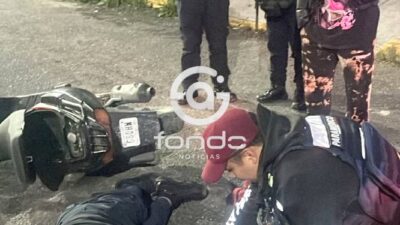 VIOLENCIA. Lo alcanzaron para asesinarlo;  su cuerpo quedó junto a la motocicleta que manejaba