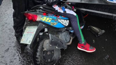 BRUTAL: Chavito en moto se estrella contra una pipa estacionada; está grave