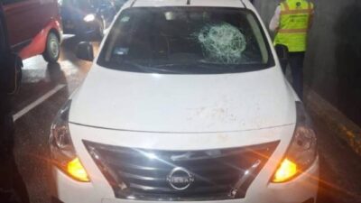 VIDEO: Conductor arrastra a un policía para que no le pusieran la ‘araña’