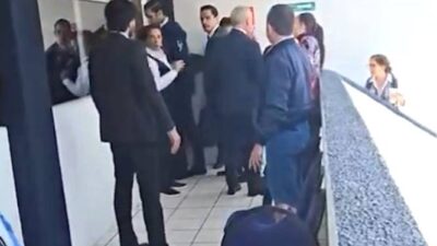 VIDEO. Lazos de sangre; familia pelea a golpes para heredar famosa universidad privada