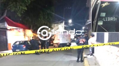 ATAQUE: Taxista estaba en su Tsuru cuando un desconocido lo mató a tiros
