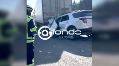ÚLTIMA HORA. Conductor estrella su camioneta contra un tráiler estacionado