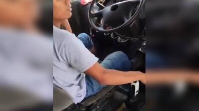 VIDEO: ‘Te voy a grabar’; chofer de camión agrede a pasajero por reclamarle