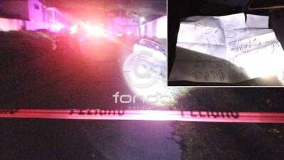 ATERRADOR. ‘Por sapo…’; ejecutan a conductor de un Tsuru y le dejan una cartulina