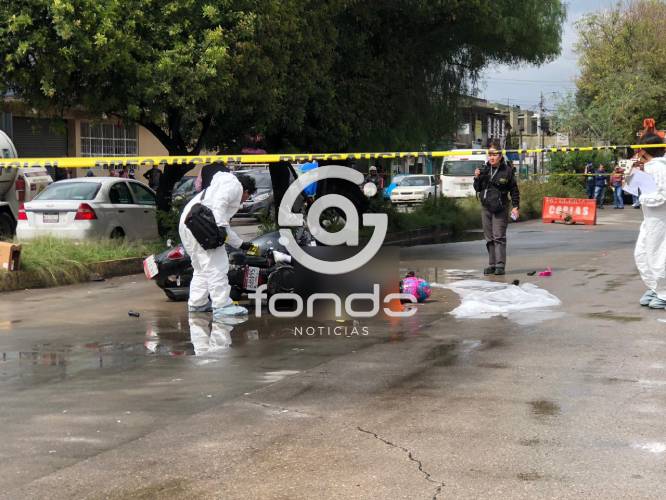 TRAGEDIA. Karla tenía 34 años, manejaba su moto y un camión de Bonafont le pasó encima