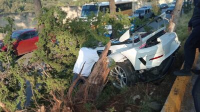 IMPRUDENCIA: Conductor a toda velocidad destroza Porsche de más de 4 millones