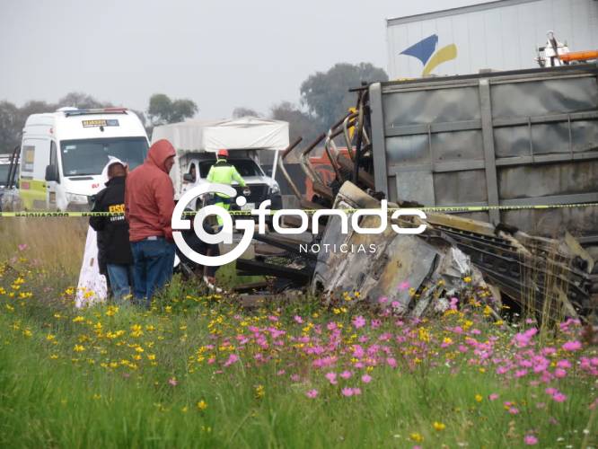 ESPANTOSO. Chofer cargaba toneladas de limón, perdió el control y murió calcinado en autopista del Edomex