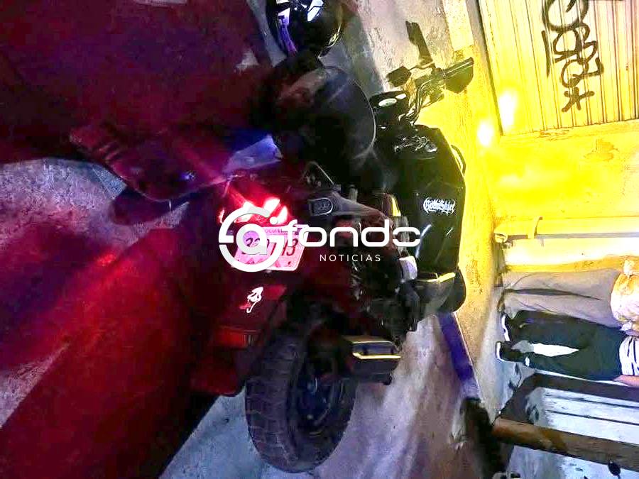 CAÍDO: Su casco no fue suficiente; motociclista muere arrollado y queda en el asfalto