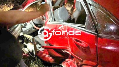 IMPRUDENCIA: Elizabeth intentó ganarle el paso al tren y su auto fue arrastrado