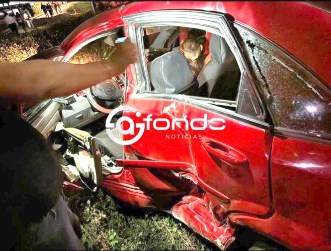 IMPRUDENCIA: Elizabeth intentó ganarle el paso al tren y su auto fue arrastrado