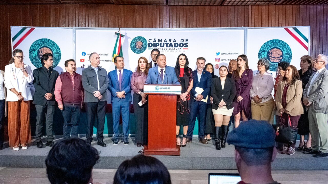 SOLUCIONES. Alcalde de Toluca presenta propuesta para que municipios puedan invertir recursos federales en bacheo