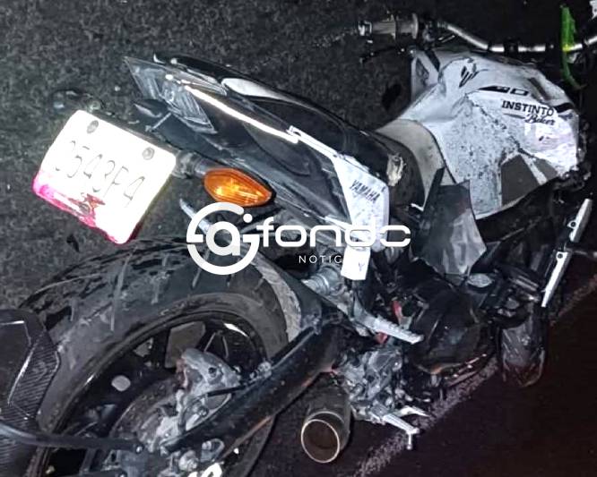 VELOCIDAD: Joven en moto iba muy rápido en la pista y se mató contra un muro