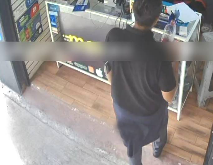 VIDEO: ‘¿Me regalas agua?’; ladrón engaña a una adolescente para robarle el celular