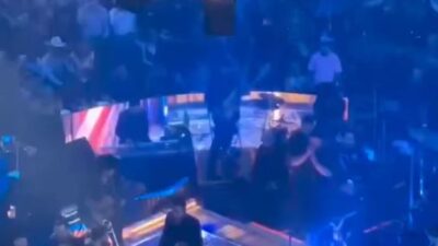 VIDEO: Cantante Alfredo Olivas suspende show tras recibir un misterioso regalo