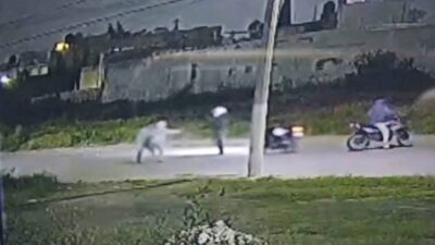 VIDEO: Graban asalto contra dos hermanos; rateros en motos los atacan en Ecatepec