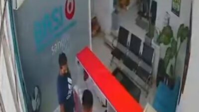 VIDEO: Delincuente armado entra y asalta un banco… de sangre