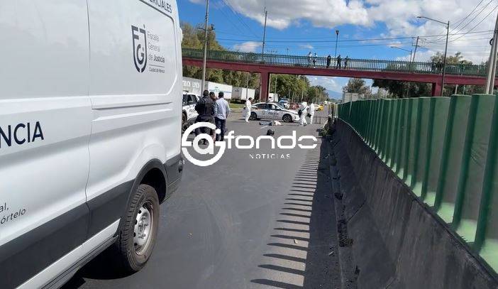 URGENTE: Conductor de camioneta de carga mata a motociclista e intenta escapar