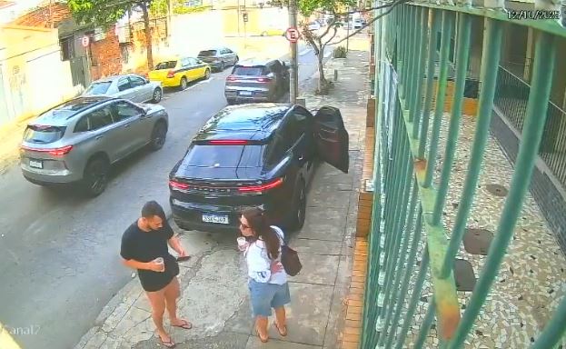 VIDEO: La vieron cerca; blindaje salva a dos hombres de ser ejecutados