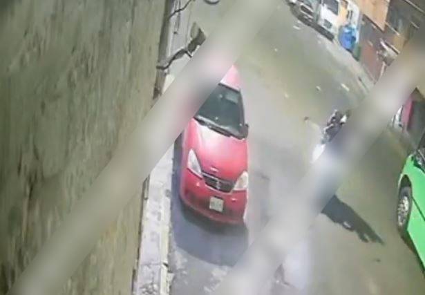 VIDEO: ‘Bromistas’ salen con motos y bocinas para sonar la alerta sísmica