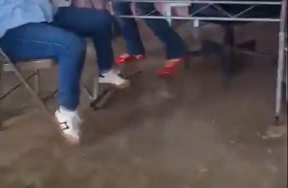 VIDEO: Intentan linchar a maestra de kínder que maltrató a un niño con autismo