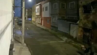 VIDEO: Sujeto abandona a una mujer muerta en un carrito de supermercado