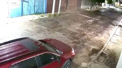 VIDEO: Ecatepec sin ley; asaltantes encañonan a conductor para quitarle su camioneta