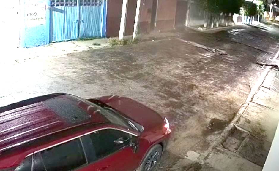 VIDEO: Ecatepec sin ley; asaltantes encañonan a conductor para quitarle su camioneta